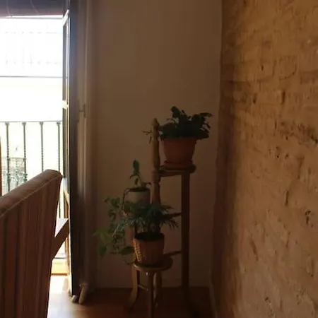 Mar3 - Bright Downtown Apartment