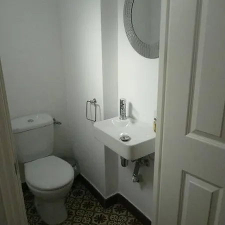 Mar3 - Bright Downtown Apartment
